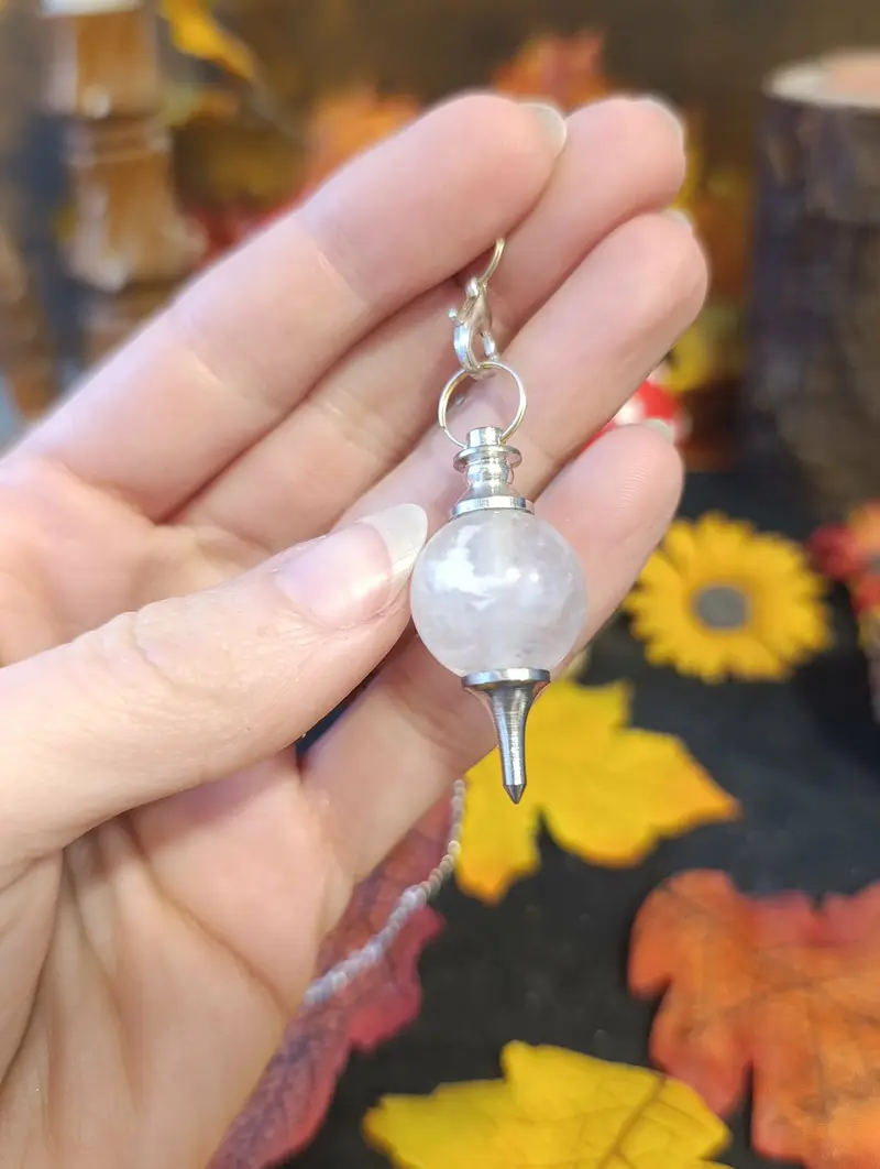 Pendule sphère cristal de roche